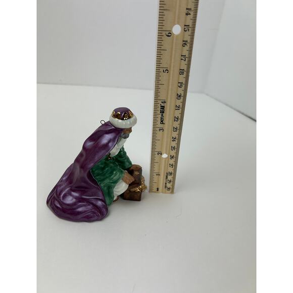 Hallmark Keepsake 1999 Melchior The Magi Blessed Nativity Porcelain w Box - Picture 7 of 9